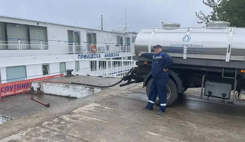 Теплоход с туристами застрял на Ладожском озере без запаса питьевой воды