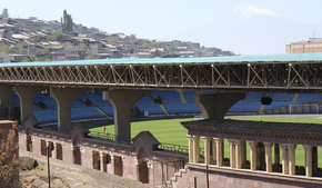 Россияне опасаются не попасть на футбол, так как фанаты Лопес вытоптали поле