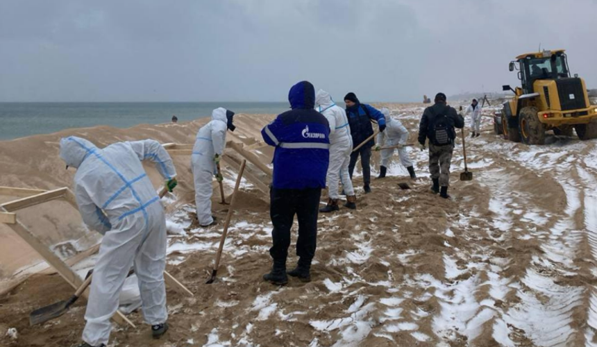 В Анапе перед штормом обнаружены новые выбросы мазута