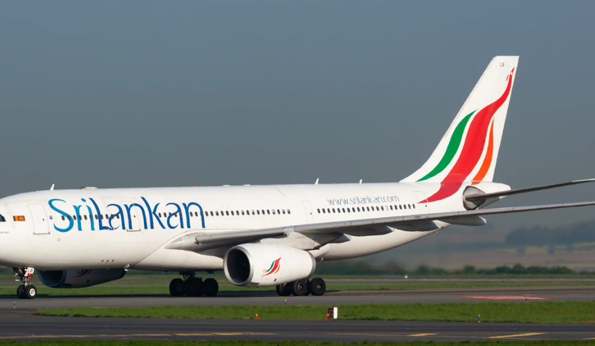 Пилот SriLankan Airlines поссорился в полете с коллегой и запер ее в туалете 