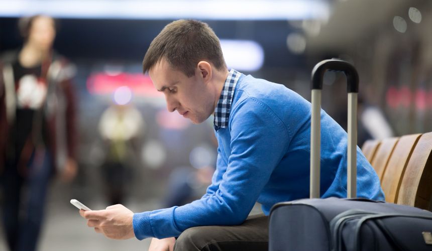 Россияне начали получать сообщения о блокировке сим-карт по возвращении из-за границы