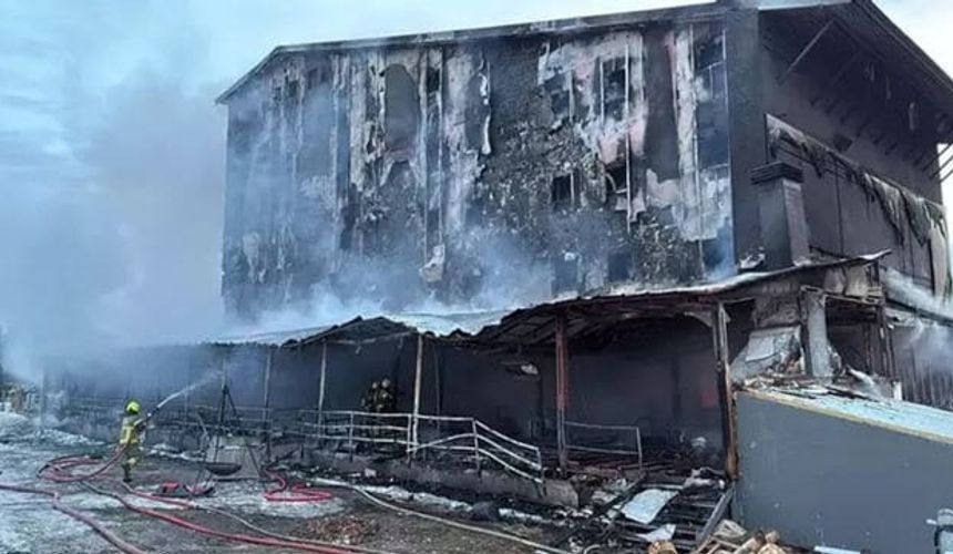 Еще один отель сгорел на горнолыжном курорте в Турции