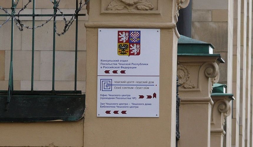 Российские туристы пока не смогут ездить в Чехию