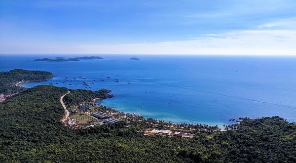 Популярные у россиян пляжи Вьетнама оказались завалены мусором 