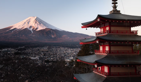 Первые туристы получили японские визы через визовый центр