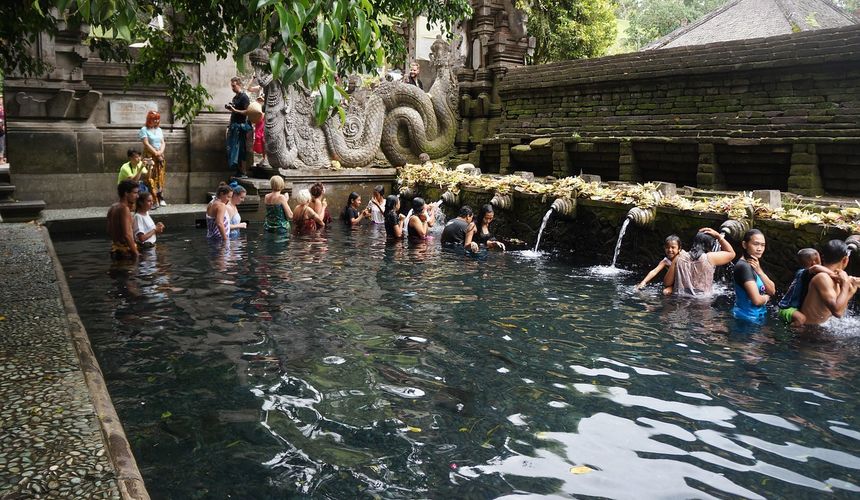 Турист подхватил тяжелую инфекцию в храме на Бали