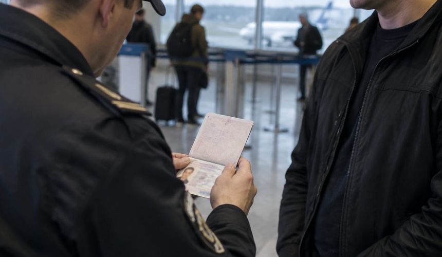 В аэропорту Минска задержали россиянина с поддельным паспортом