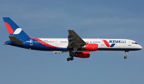Туристка потребовала от Росавиации проверить AZUR air после инцидентов с боингом