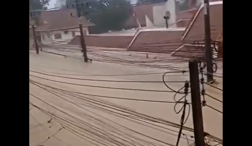 Российский турист застрял в затопленном отеле в Таиланде