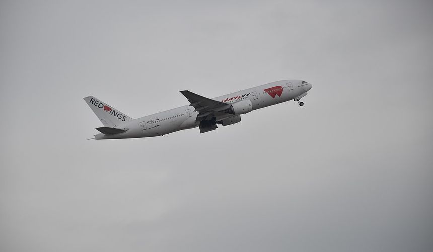 «Сработал датчик»: Самолет на Шри-Ланку из Новосибирска вылетит с задержкой более суток