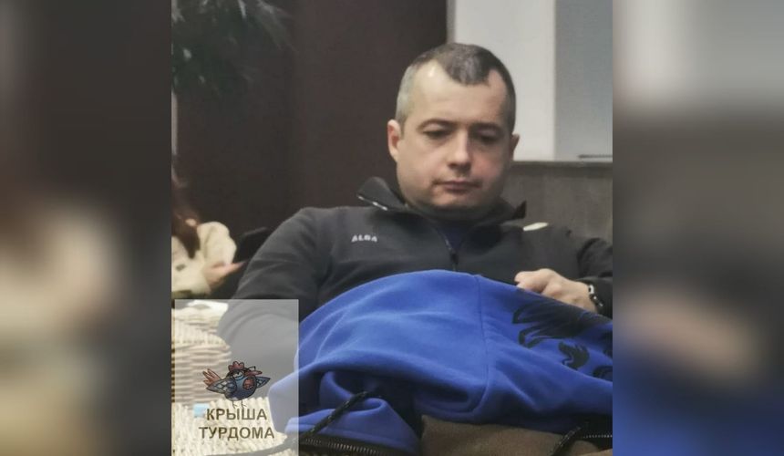 Среди ожидающих задержанный рейс на Шри-Ланку оказался пилот-герой Дамир Юсупов