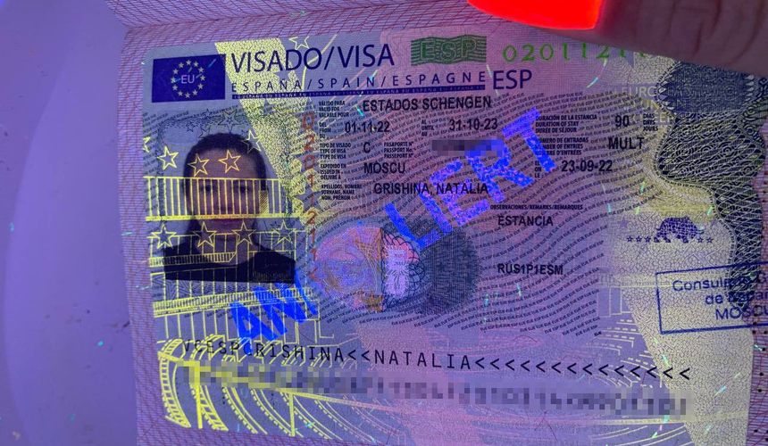Российской туристке выдали аннулированную визу в Испанию
