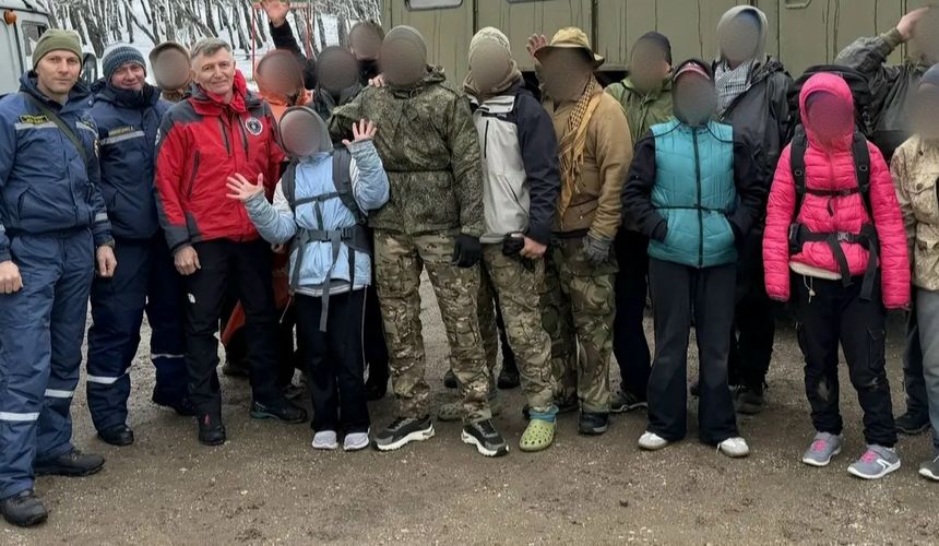 Группа из 17 туристов заблудилась в горах Крыма – потребовалась помощь спасателей    
