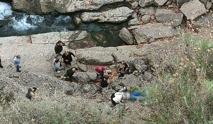 В Анталье пятеро туристов во время горного похода провалились в колодец 
