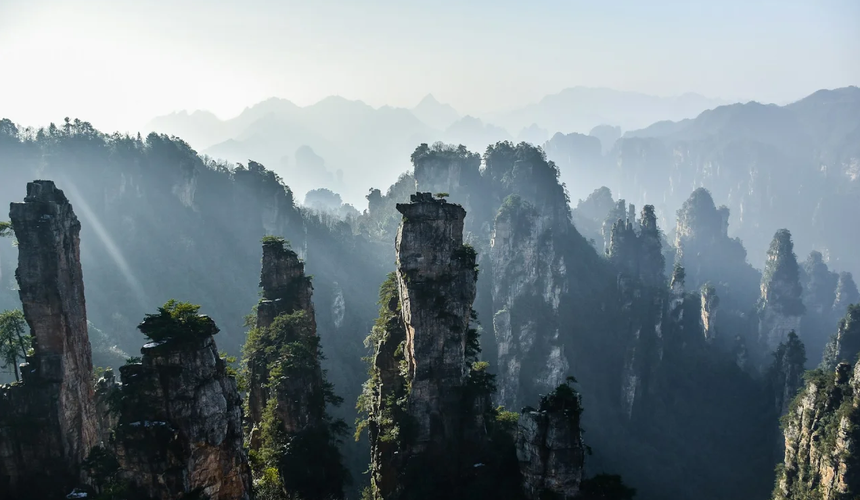 Горы Аватара: выбирайте свой маршрут в Китае!  Аватар – уникальное природное чудо