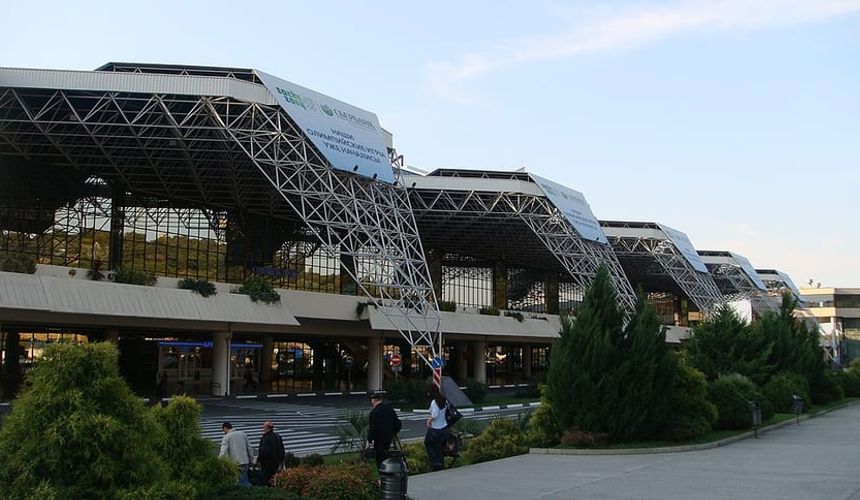 Туристы прилетят в Сочи на двое суток позже