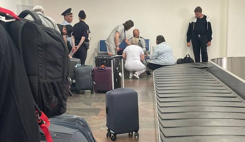 В аэропорту Оренбурга пассажиры самостоятельно откачивали туриста, прилетевшего из Антальи