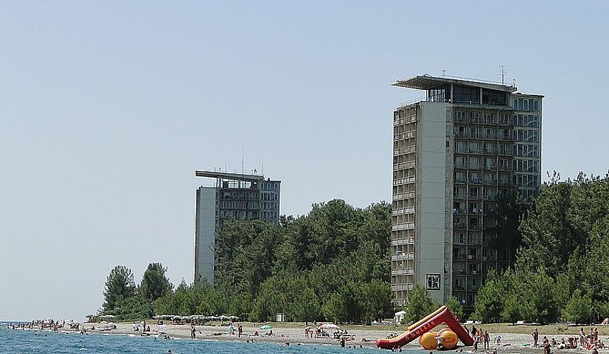  Президент Абхазии предупредил: не уважающие туристов отельеры еще пожалеют