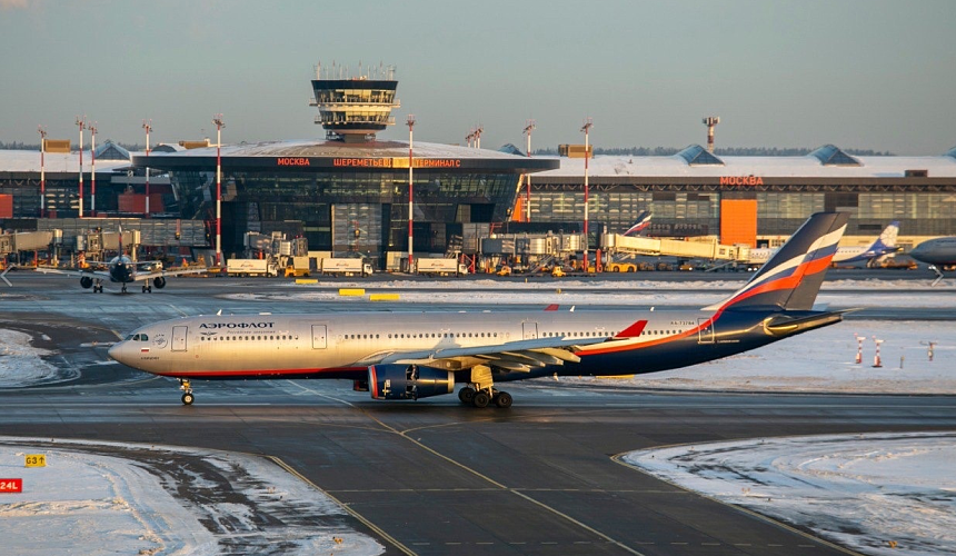 Снегопад в Москве стал причиной 8–10-часовых задержек рейсов в аэропортах