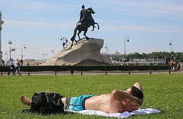 Туристов в Петербурге снова ждет 30-градусная жара 