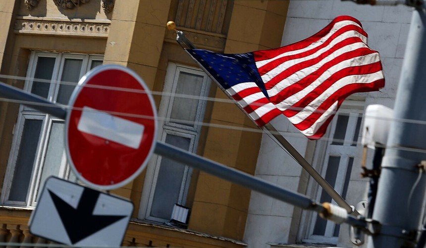 США включили «красный свет» российским туристам