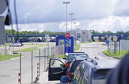 Латвия приостановила прием заявлений на визы