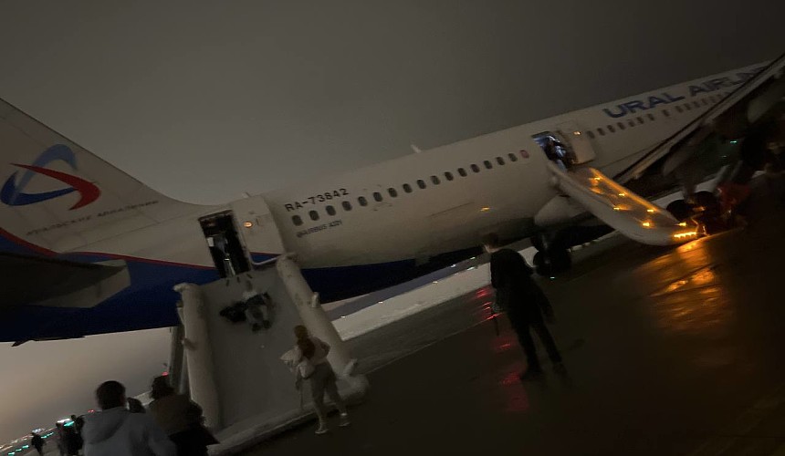 Подробности ЧП в Домодедово: очевидец рассказал о загоревшемся пауэрбанке в самолете