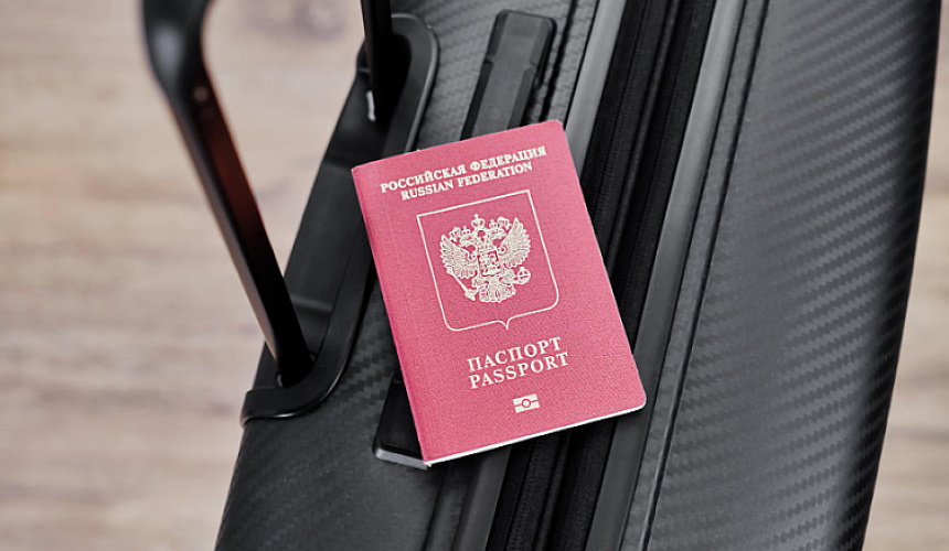 В аэропорту Домодедово у туриста отобрали загранпаспорт из-за буквы «И» вместо «Й»