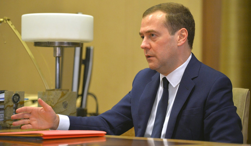 Медведев утвердил стратегию защиты прав потребителей в туризме