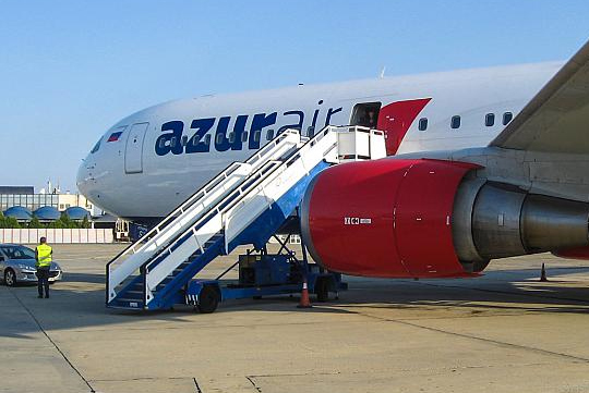 Росавиация проверит работу Azur Air