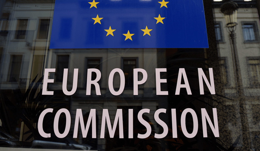 Еврокомиссия: нужно вводить новые ограничения для борьбы с «омикроном»
