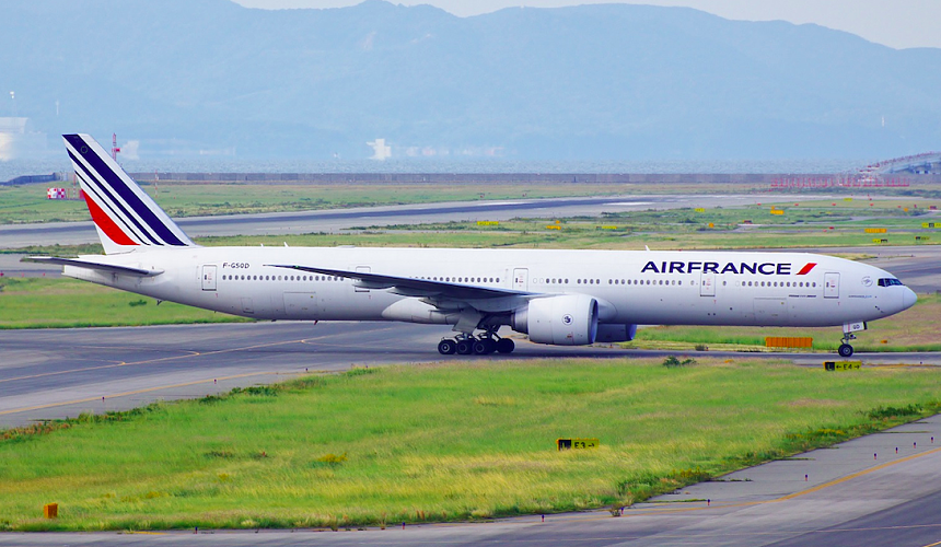 Самолет авиакомпании Air France вернулся в аэропорт после возгорания в салоне