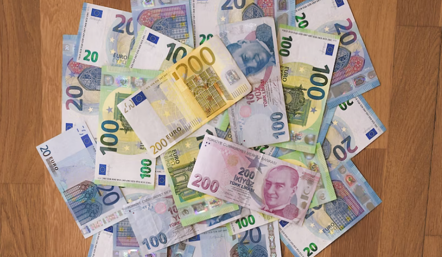 С какой валютой выгоднее лететь на отдых в Турцию
