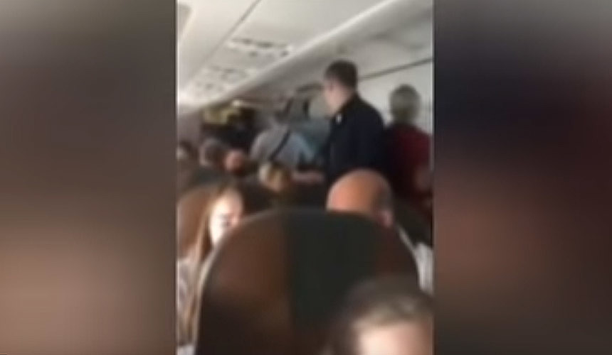 Дебош на рейсе Москва – Симферополь попал на видео