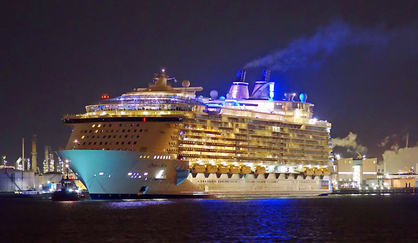 Вернут ли российским туристам деньги за прерванный круиз Royal Caribbean?