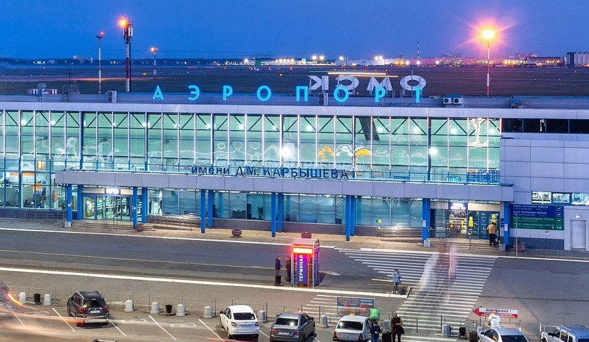 «Терминал закрыли, всех выгнали на улицу»: прилетевшая из Таиланда туристка пожаловались на аэропорт Омска