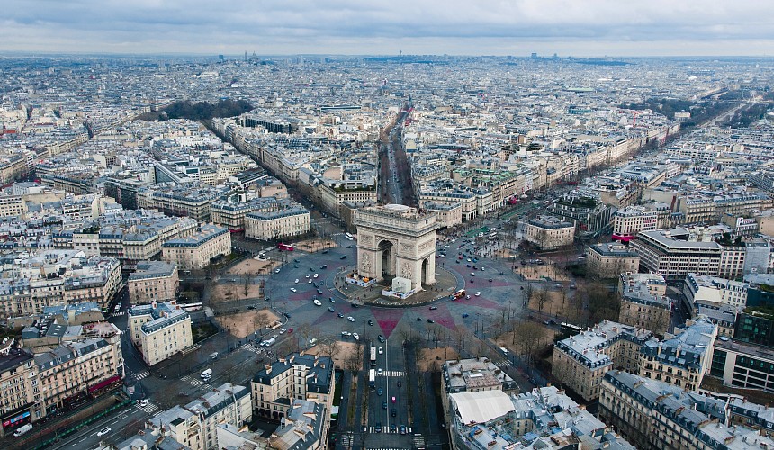Визовый центр Франции пытается упростить запись для туристов из России