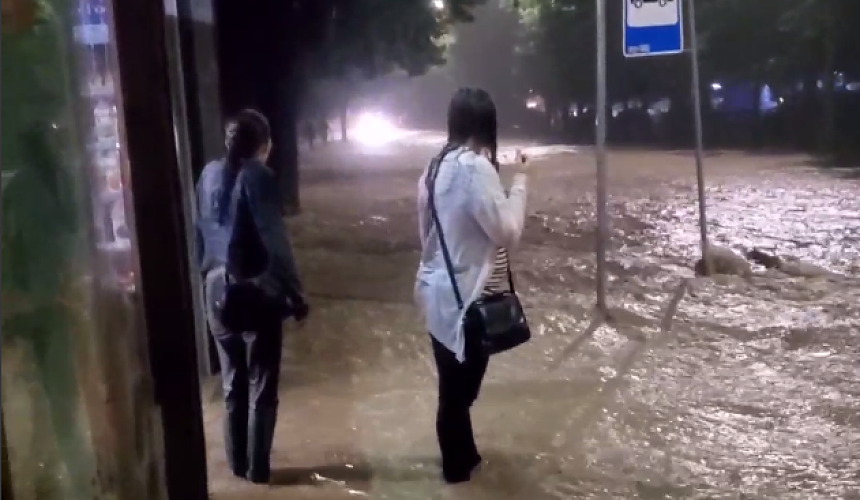 В Сочи затоплен ряд автодорог и улиц