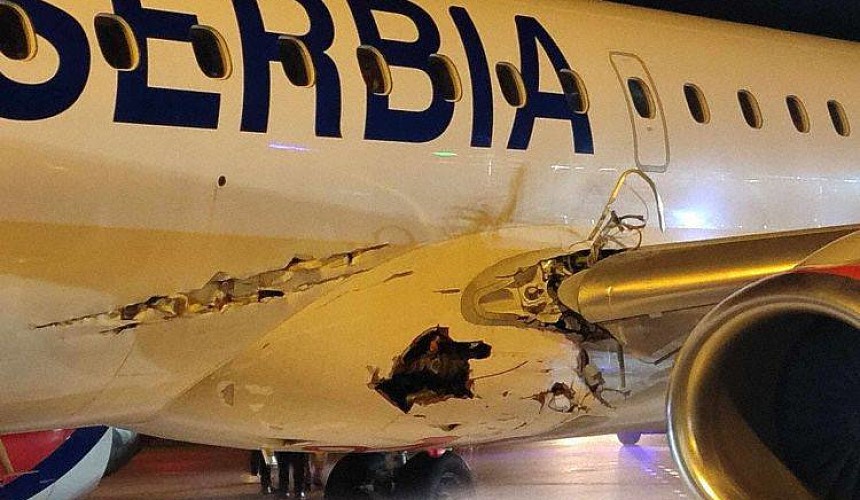 Лайнер Air Serbia при взлете пробил фюзеляж и повредил крыло