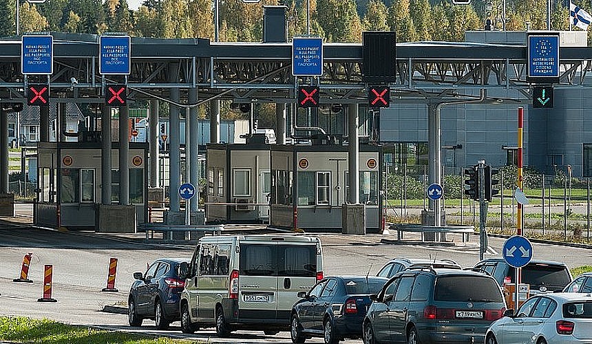 Туристы из России взломали финский транзит