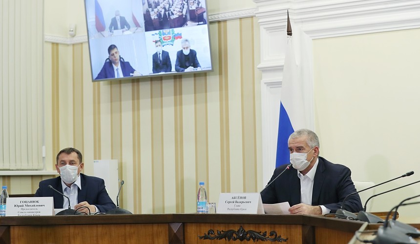 В Крыму запретили развлекаться возле новогодних елок