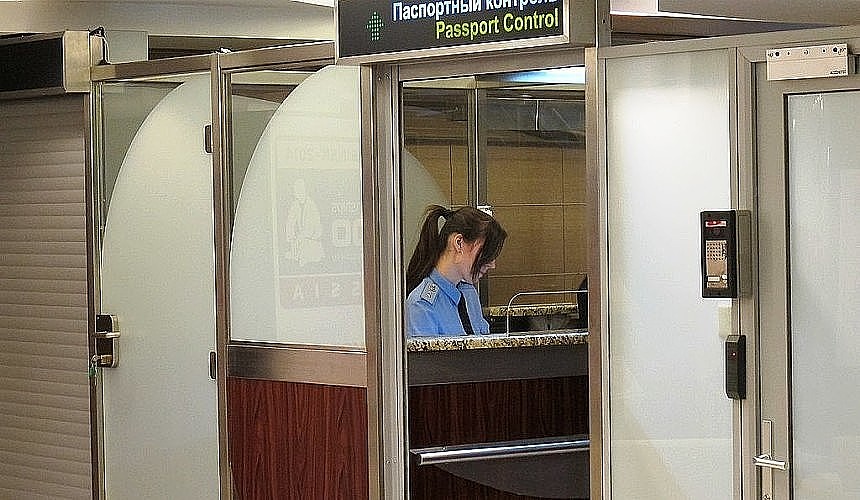 Туристы, родившиеся в Свердловске, не лишатся загранпаспорта из-за указания Екатеринбурга в документе