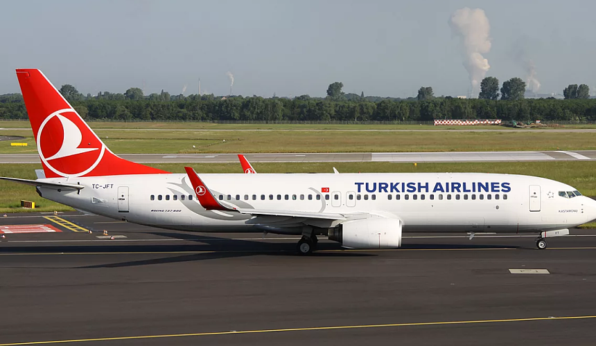 Борт Turkish Airlines, летевший из Турции в Санкт-Петербург, приземлился в Вильнюсе