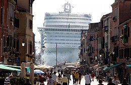 Costa Cruises MSC Crociere уводят лайнеры из Венеции