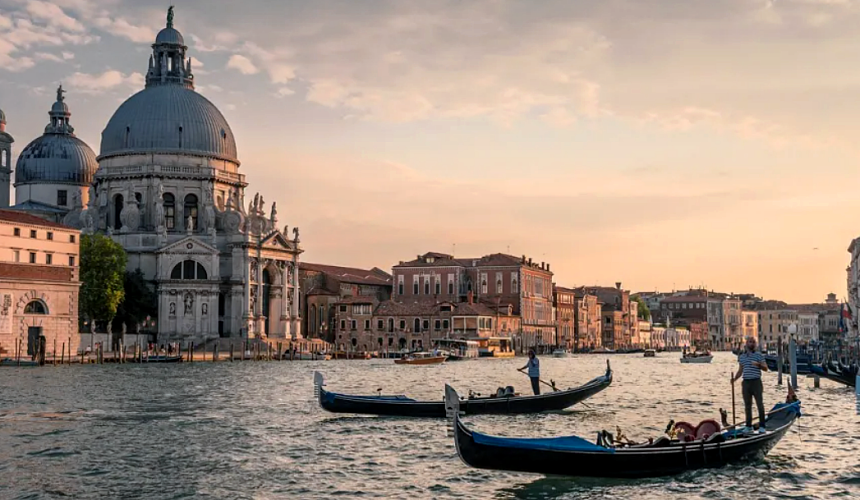 Венеция вводит для туристов QR-коды в летний сезон – 2024 