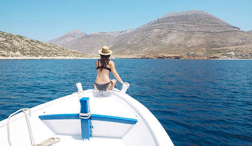 Российские туристы добираются до Греции, несмотря на отсутствие прямых рейсов