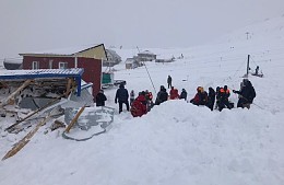 В Домбае лавина сошла на горнолыжную трассу