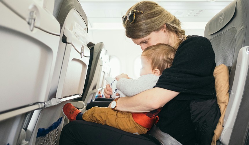 Туристам с детьми хотят по закону дать соседние места в самолете