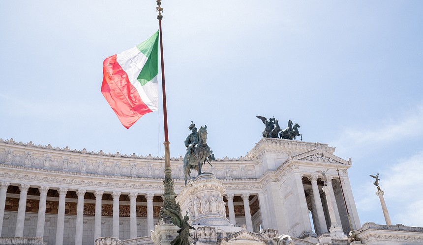 Итальянское консульство требует загранпаспорта у юных туристов