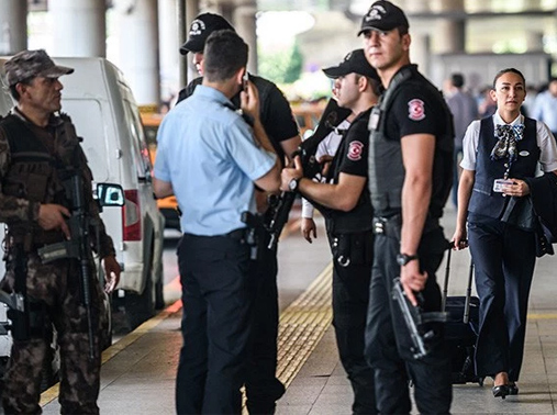 В аэропорту Стамбула усилены меры безопасности